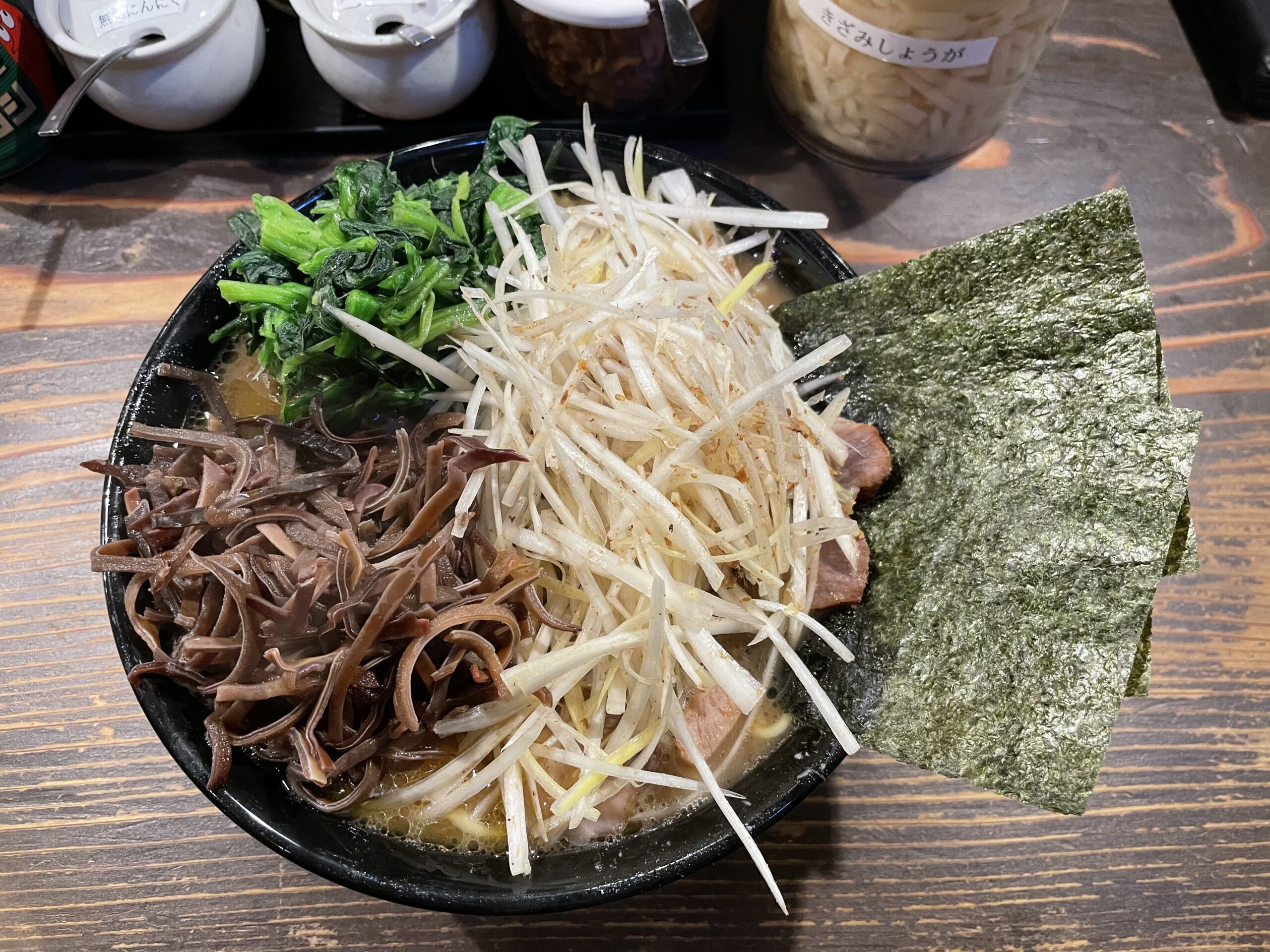 クックら 相模大野 家系ラーメンのお店 ニンニクしゅるいたくさん ライス用ニンニクあり