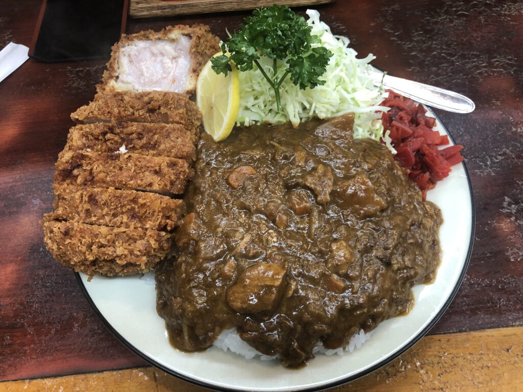 とんかつ赤城 神奈川県相模原市 ボリュームたっぷり とんかつ屋のカツカレー